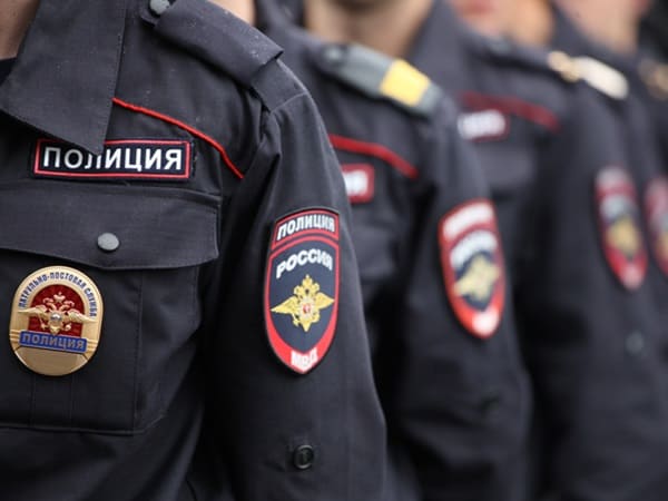 Sotrudniki Policii Poluchat Pravo Svobodno Zahodit V Doma Nelegalnyh Migrantov