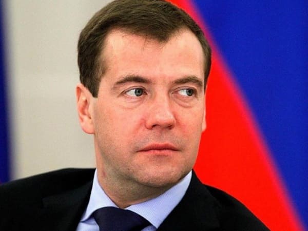 Dmitrij Medvedev Predlozhil Uslozhnit Poluchenie Prava Na Rabotu Dlya Migrantov